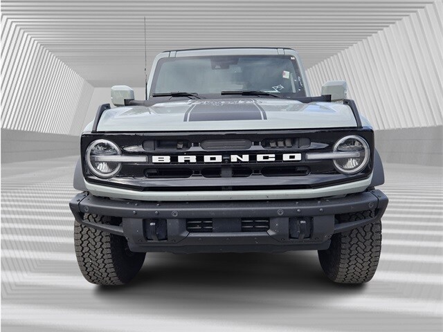 2023 Ford Bronco Outer Banks photo 2