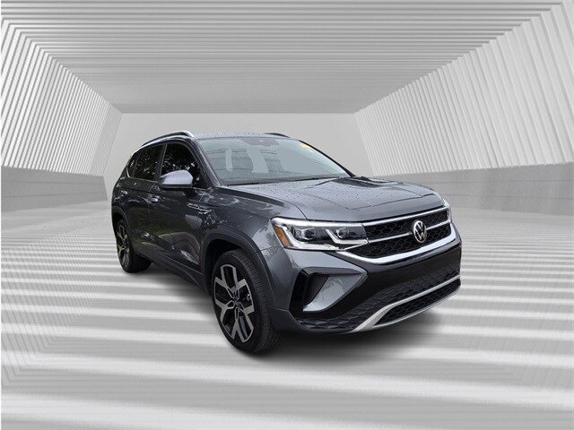 2022 Volkswagen Taos SEL photo 2
