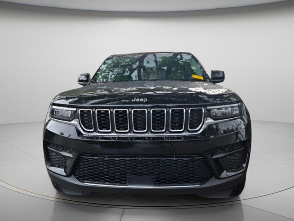 Used 2023 Jeep Grand Cherokee Laredo SUV