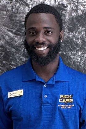 Staff member Nelens Louis from 29ead84075c8