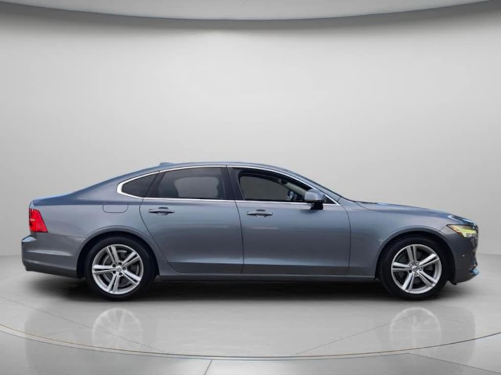 Used 2017 Volvo S90 T5 FWD Momentum Sedan