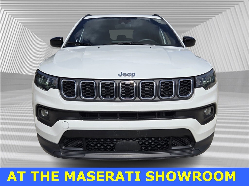 2024 Jeep Compass Latitude photo 3