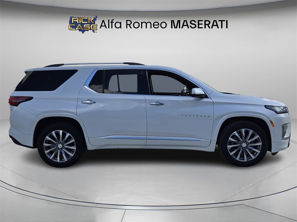 2023 Chevrolet Traverse Premier photo 2