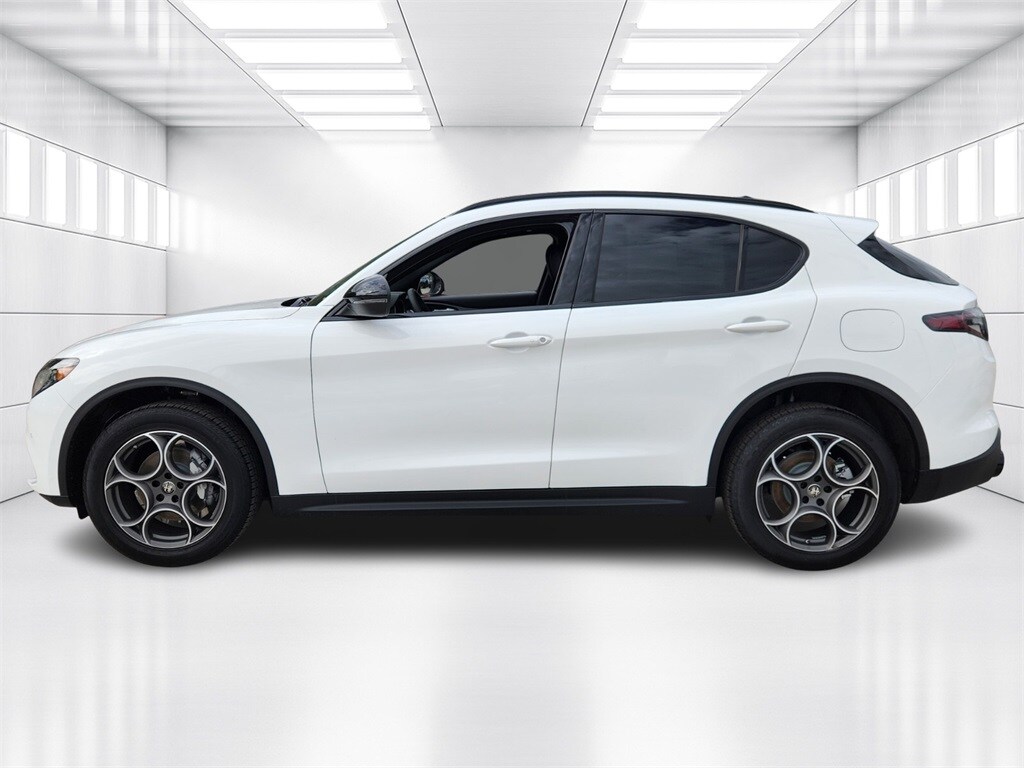 2025 Alfa Romeo Stelvio Sprint photo 2