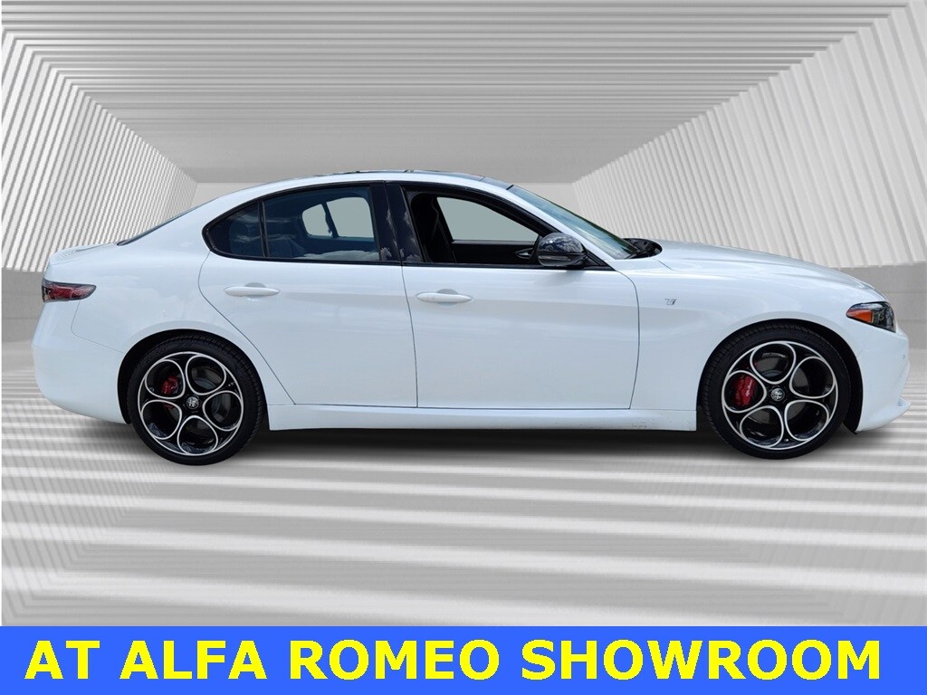 2024 Alfa Romeo Giulia Ti photo 3