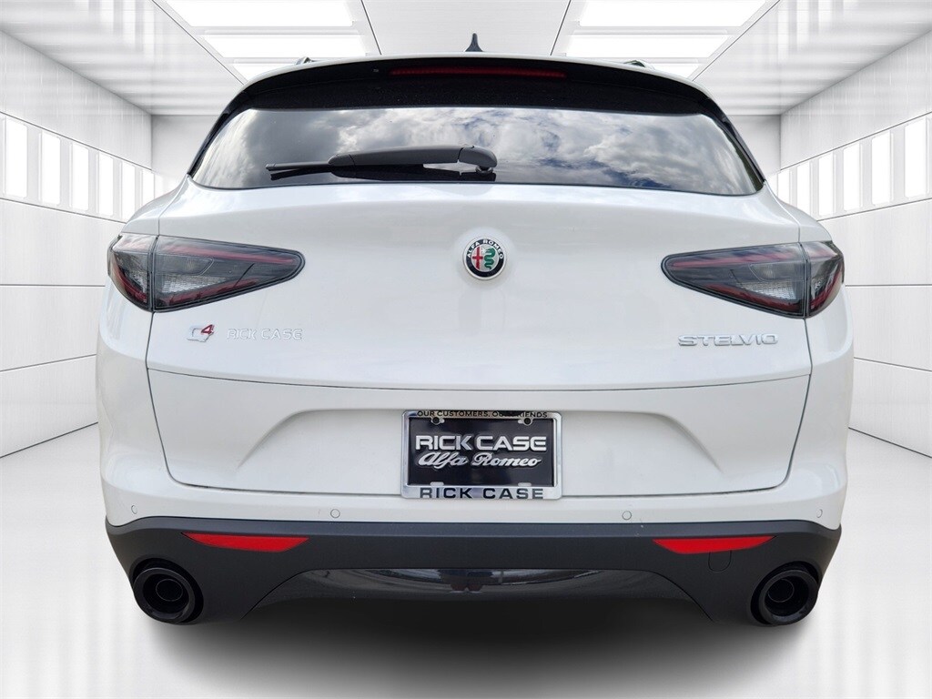 2025 Alfa Romeo Stelvio Sprint photo 4