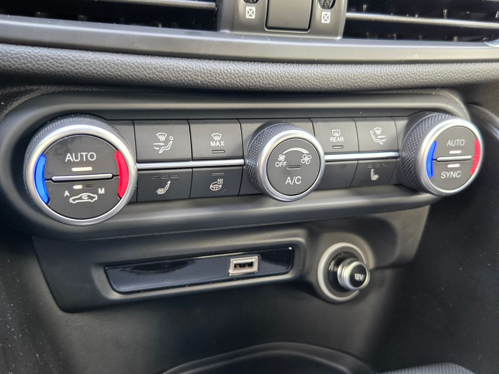 2026 Alfa Romeo Giulia Base - Photo 9