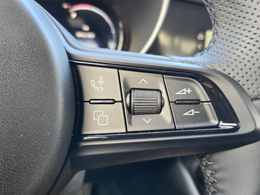 2026 Alfa Romeo Giulia Base - Photo 13