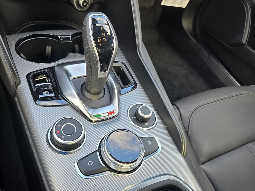 2026 Alfa Romeo Giulia Base - Photo 12