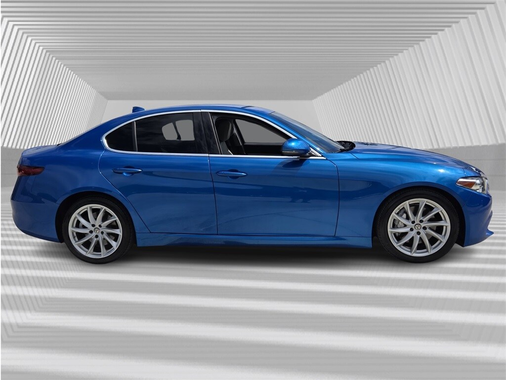 2020 Alfa Romeo Giulia Base photo 2