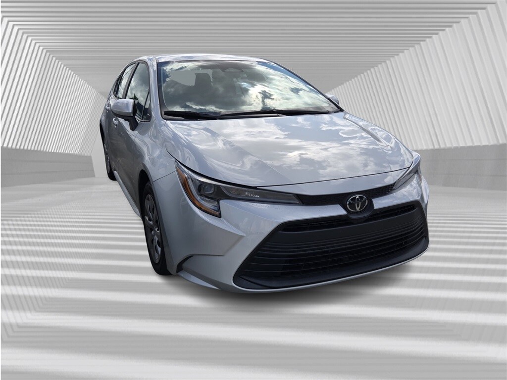 2023 Toyota Corolla LE photo 3