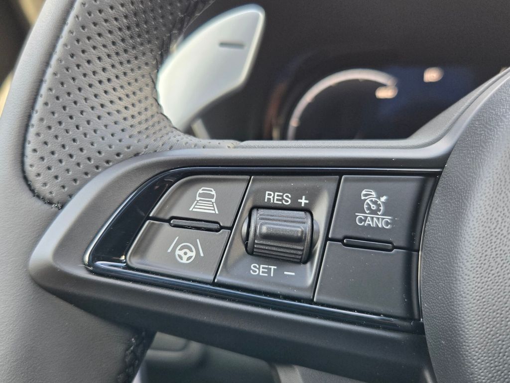 2025 Alfa Romeo Giulia Base - Photo 14