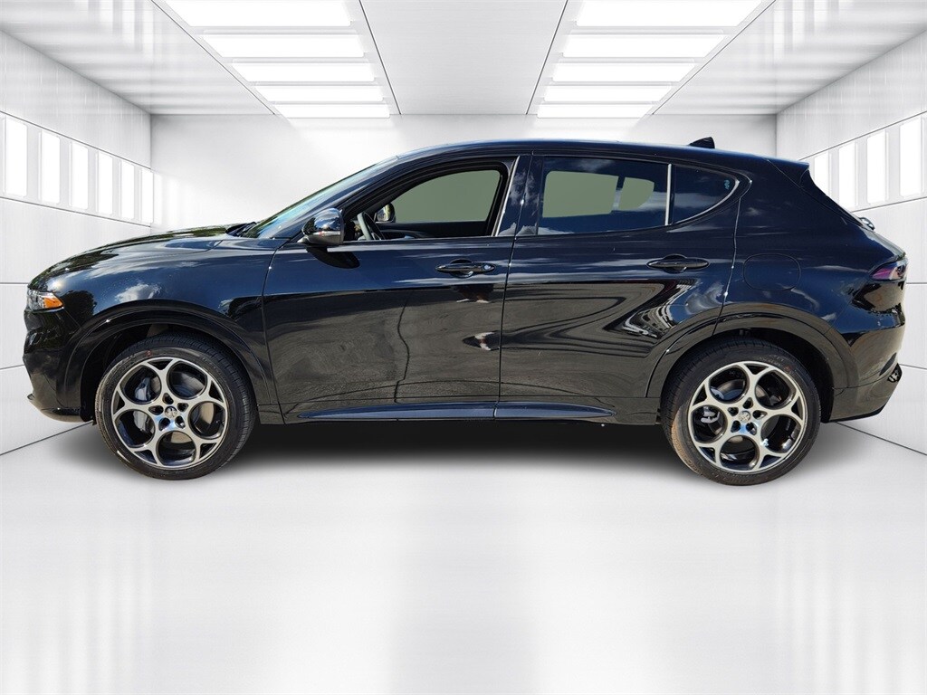 2025 Alfa Romeo Tonale photo 2