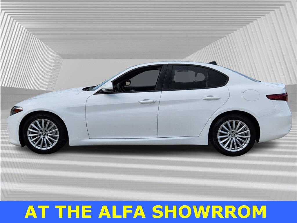 2022 Alfa Romeo Giulia SPRINT photo 2