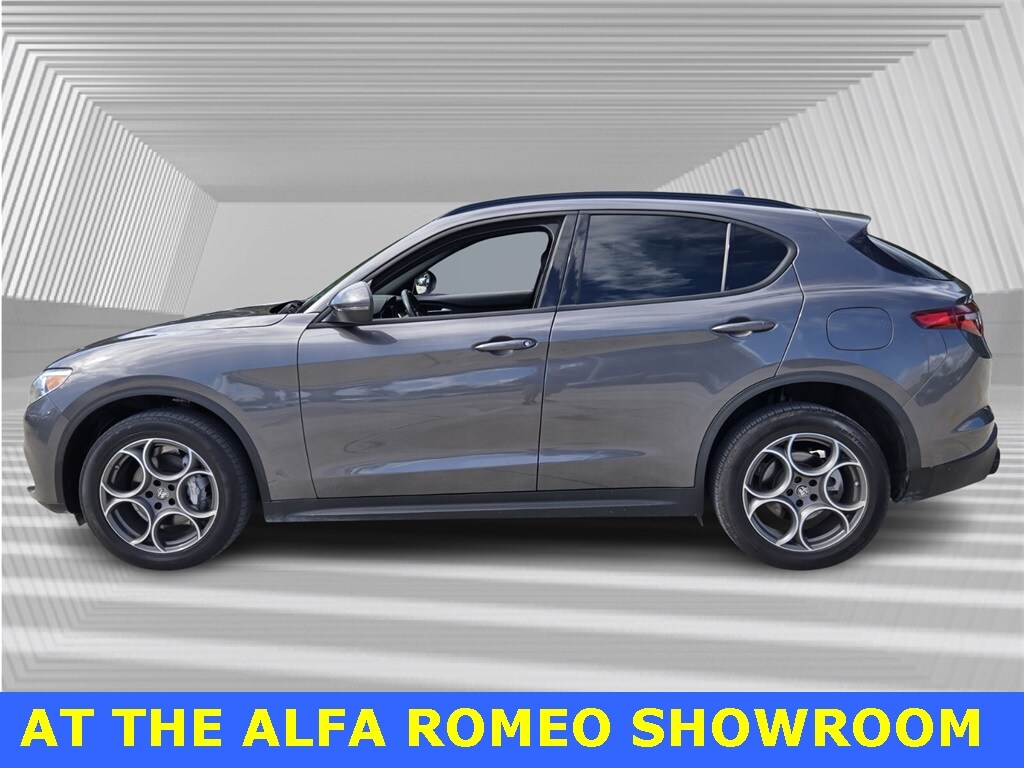 2022 Alfa Romeo Stelvio Sprint photo 2