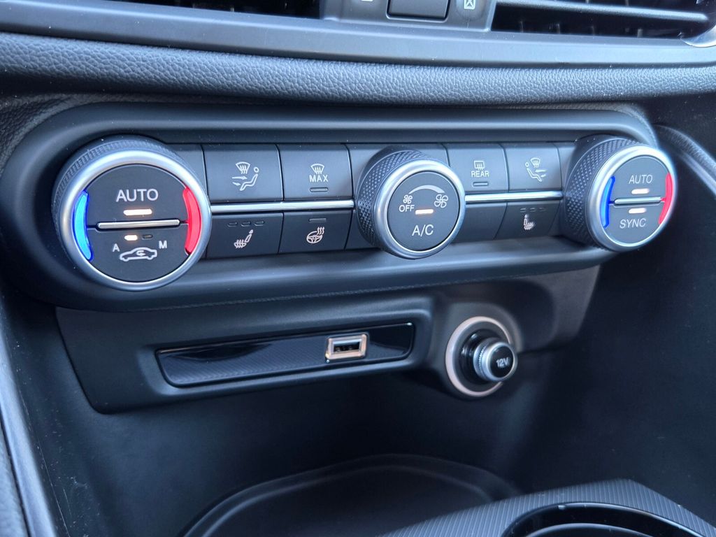 2026 Alfa Romeo Giulia Base - Photo 9