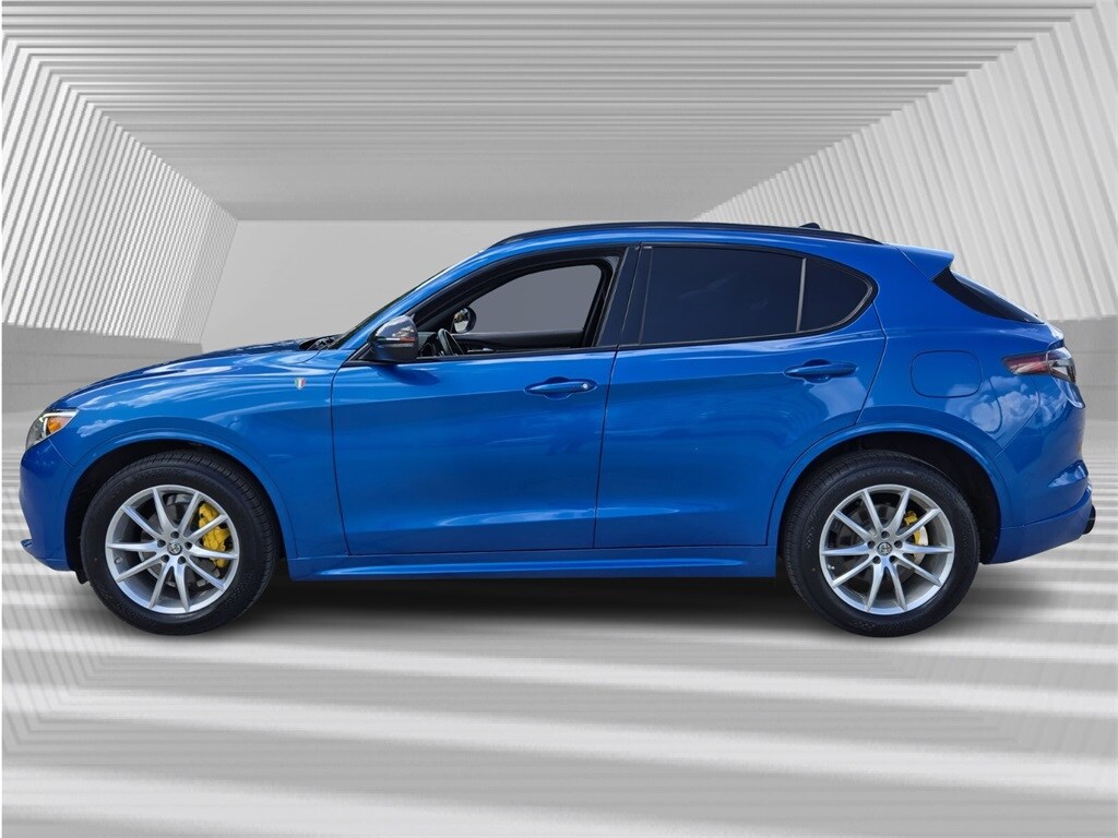 2021 Alfa Romeo Stelvio Ti Sport photo 2