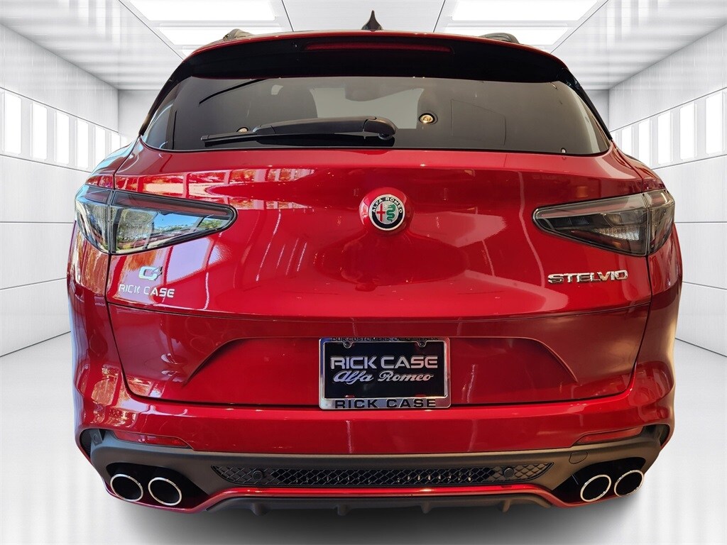 2024 Alfa Romeo Stelvio Quadrifoglio photo 4