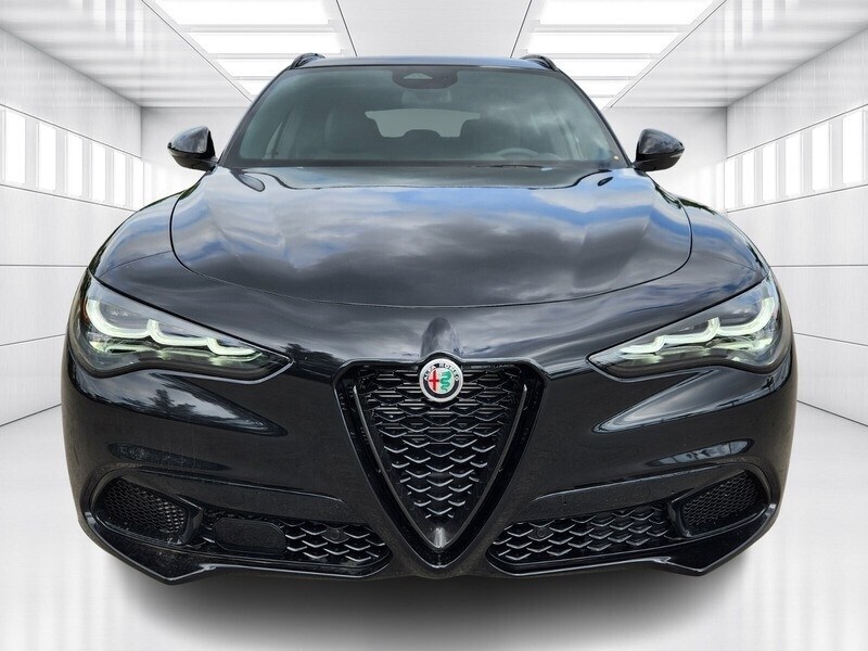 2025 Alfa Romeo Stelvio Sprint photo 3