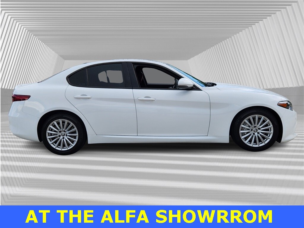 2022 Alfa Romeo Giulia SPRINT photo 3