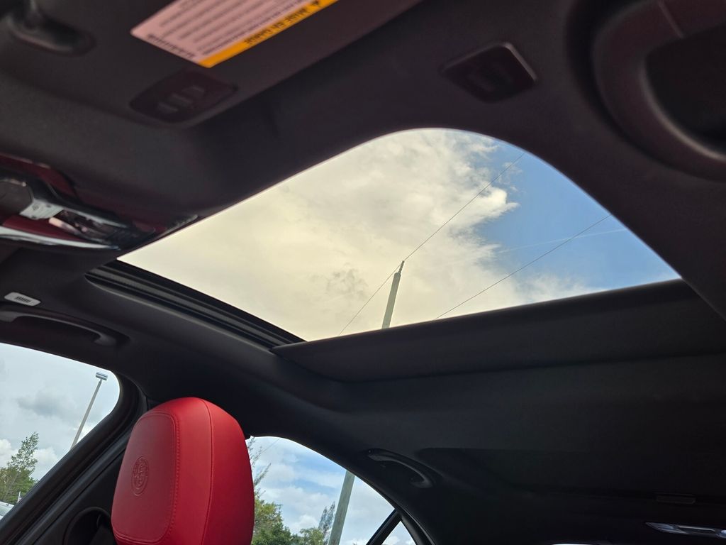 2023 Alfa Romeo Giulia Veloce - Photo 17