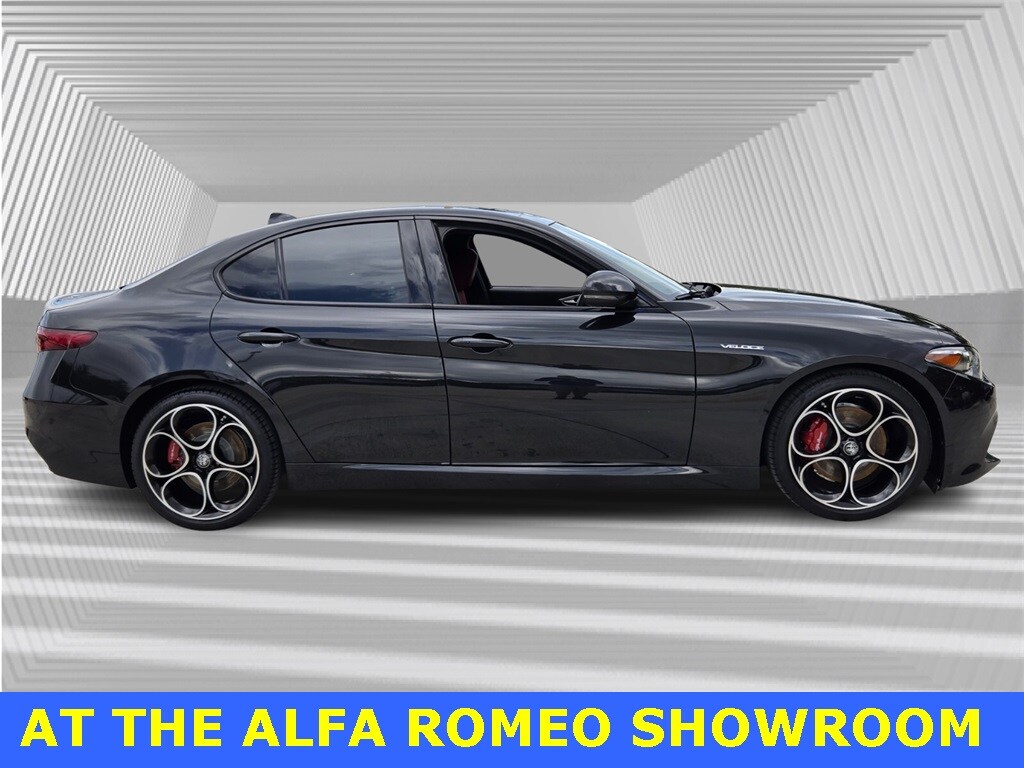 2022 Alfa Romeo Giulia Ti - VELOCE photo 3