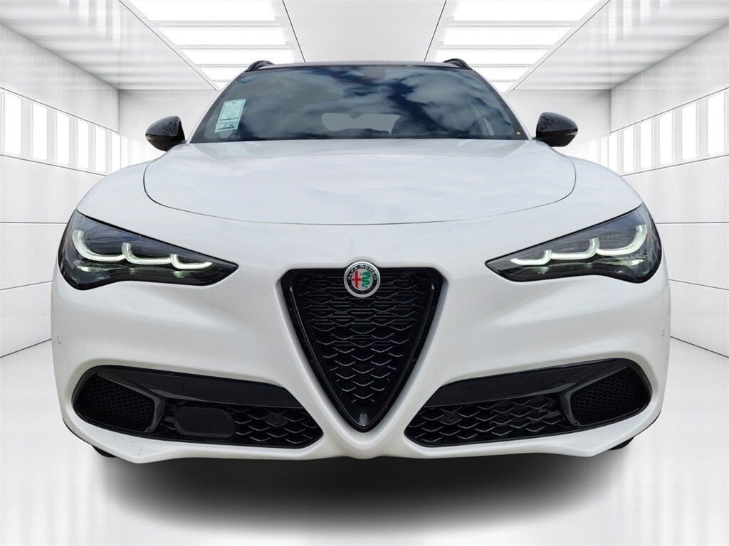 2025 Alfa Romeo Stelvio Sprint photo 3
