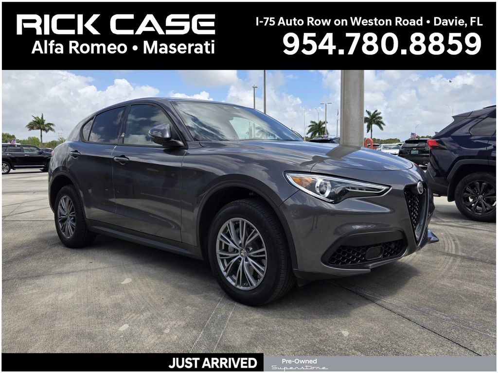 2023 Alfa Romeo Stelvio SUV 