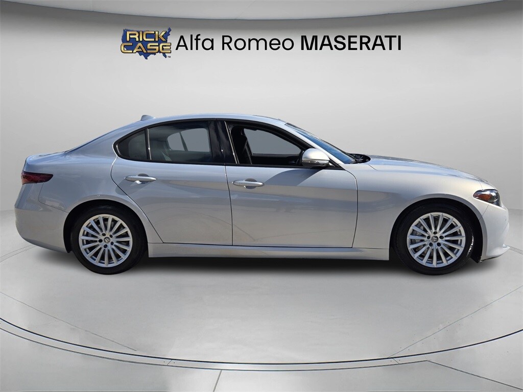 2022 Alfa Romeo Giulia SPRINT photo 3