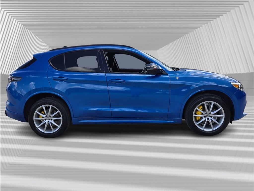 2021 Alfa Romeo Stelvio Ti Sport photo 3