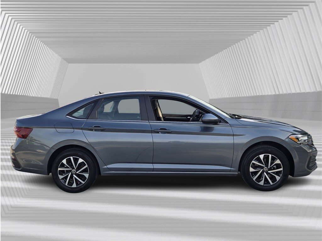 2022 Volkswagen Jetta 1.5T S photo 2