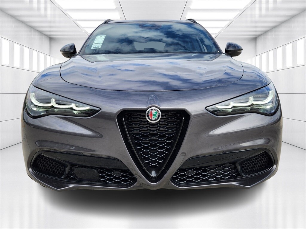 2025 Alfa Romeo Stelvio Sprint photo 3