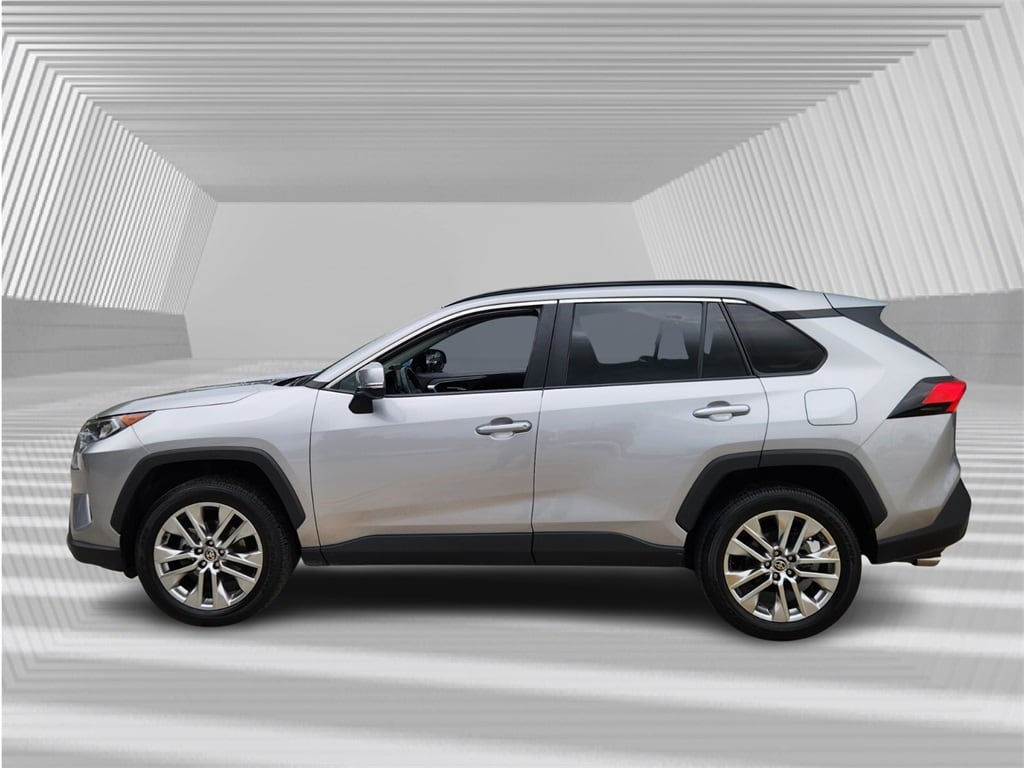Used 2021 Toyota RAV4 XLE Premium with VIN 2T3A1RFV9MC189520 for sale in Davie, FL