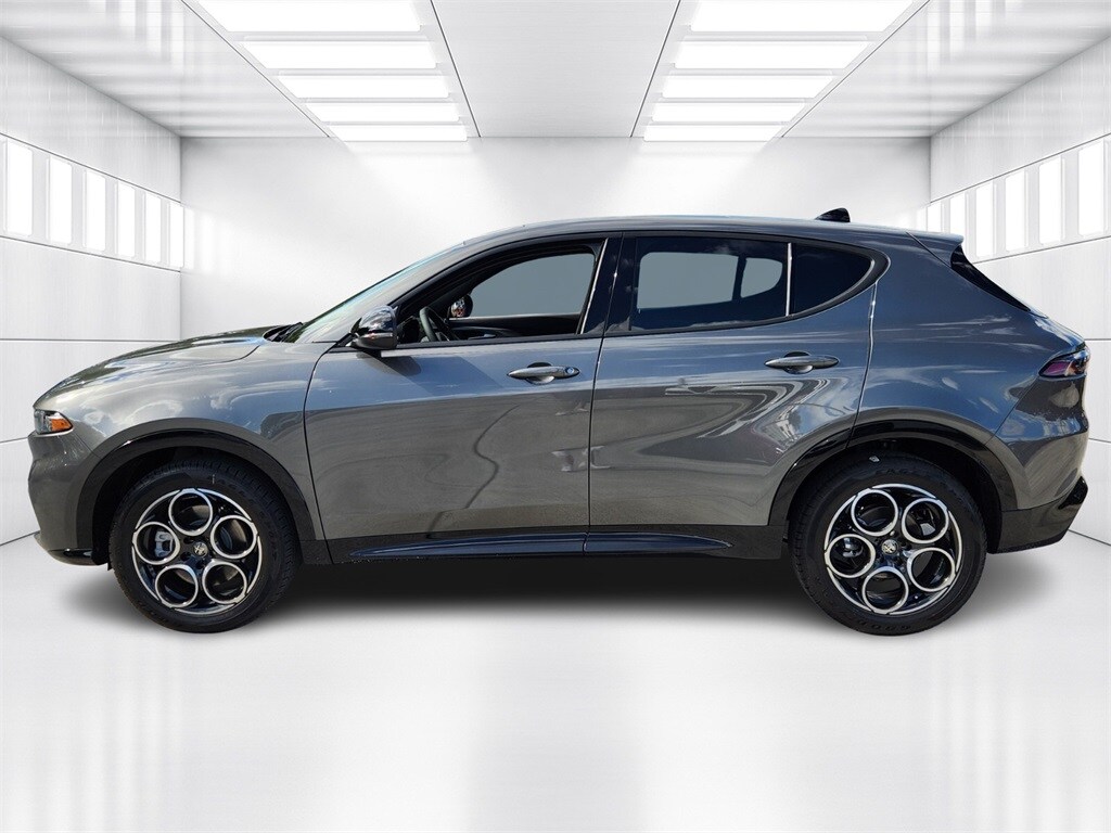 2025 Alfa Romeo Tonale photo 2