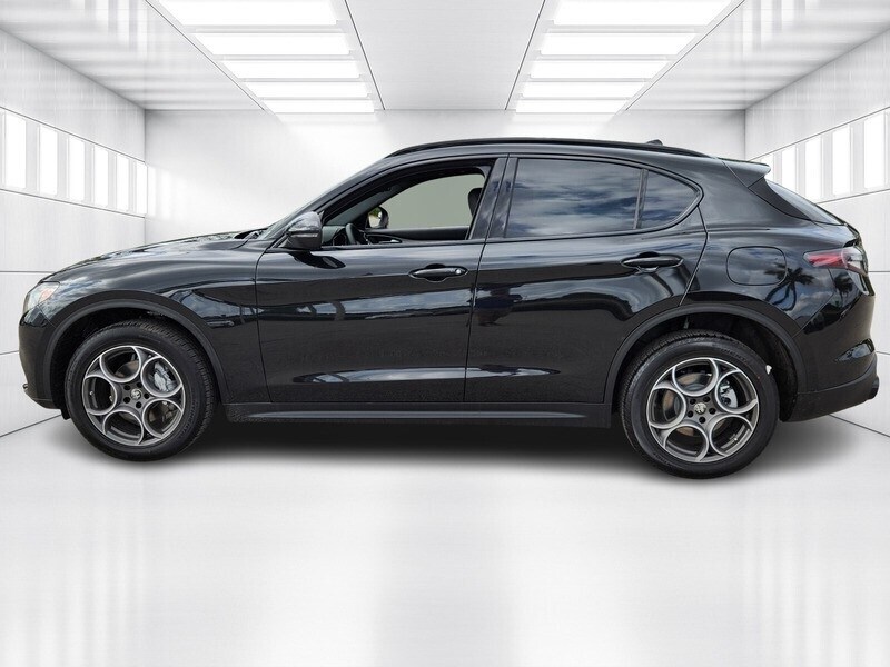 2025 Alfa Romeo Stelvio Sprint photo 2