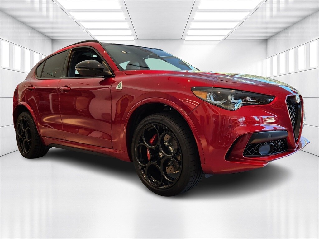 2024 Alfa Romeo Stelvio Quadrifoglio photo 3
