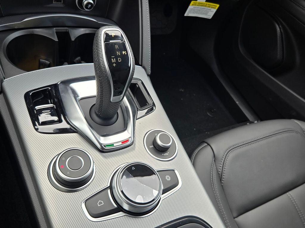 2026 Alfa Romeo Stelvio Base - Photo 12