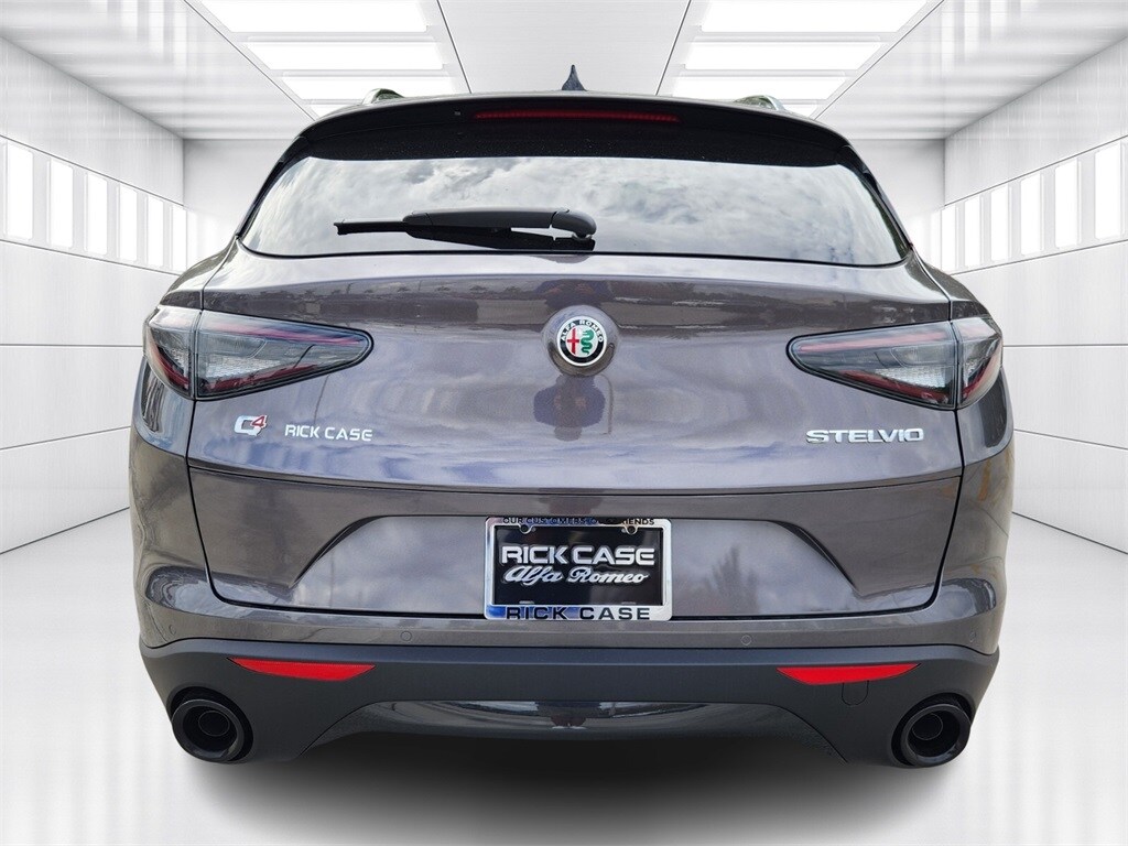 2025 Alfa Romeo Stelvio Sprint photo 4