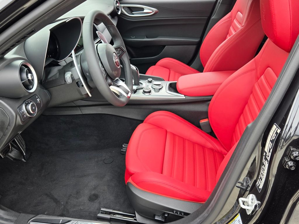 2026 Alfa Romeo Giulia Base - Photo 6