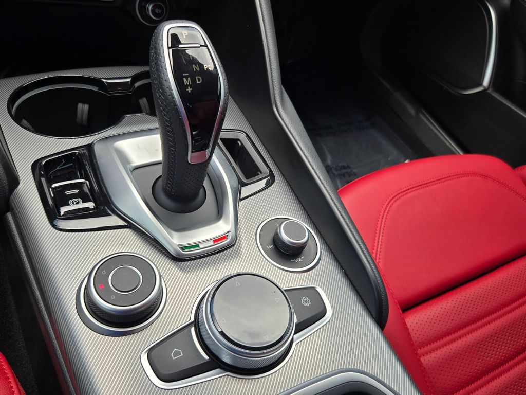 2023 Alfa Romeo Giulia Veloce - Photo 21