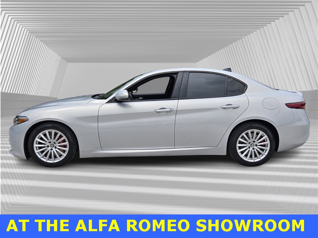 2022 Alfa Romeo Giulia SPRINT photo 2