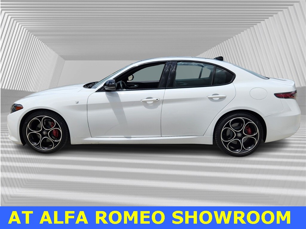 2024 Alfa Romeo Giulia Ti photo 2