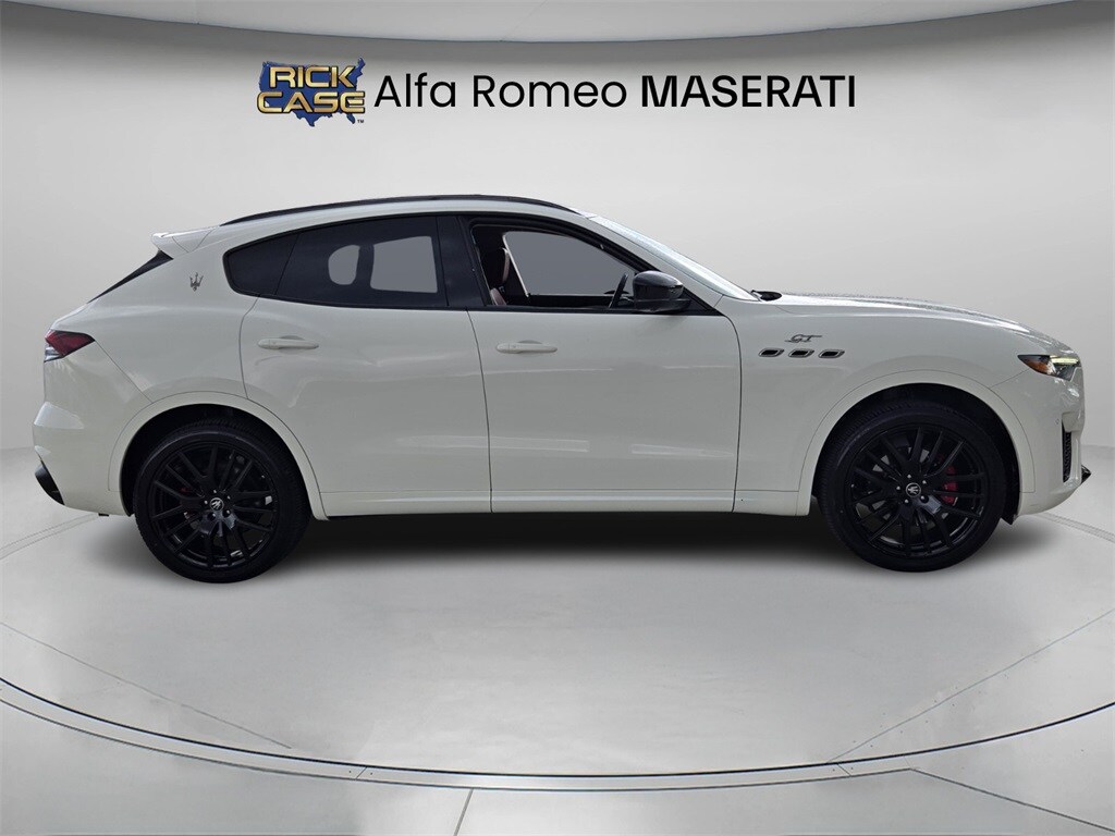 2022 Maserati Levante GT photo 3