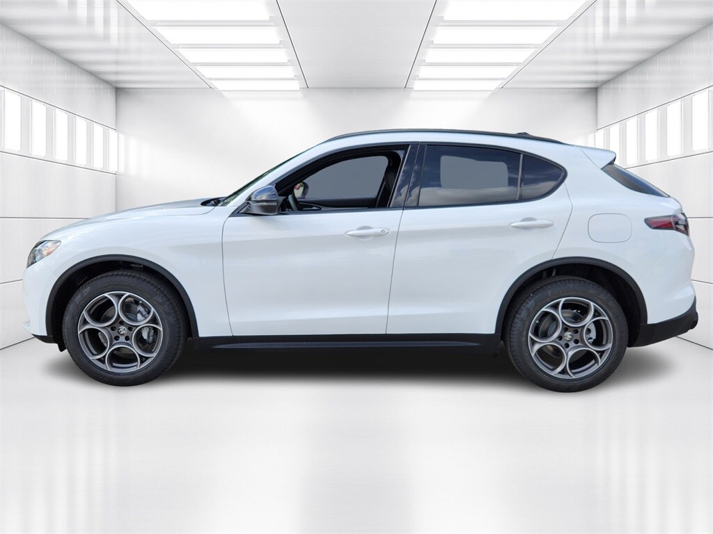 2025 Alfa Romeo Stelvio Sprint photo 2