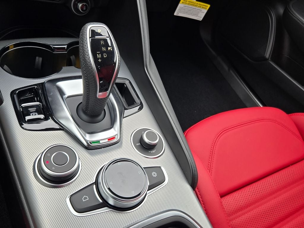2026 Alfa Romeo Giulia Base - Photo 12