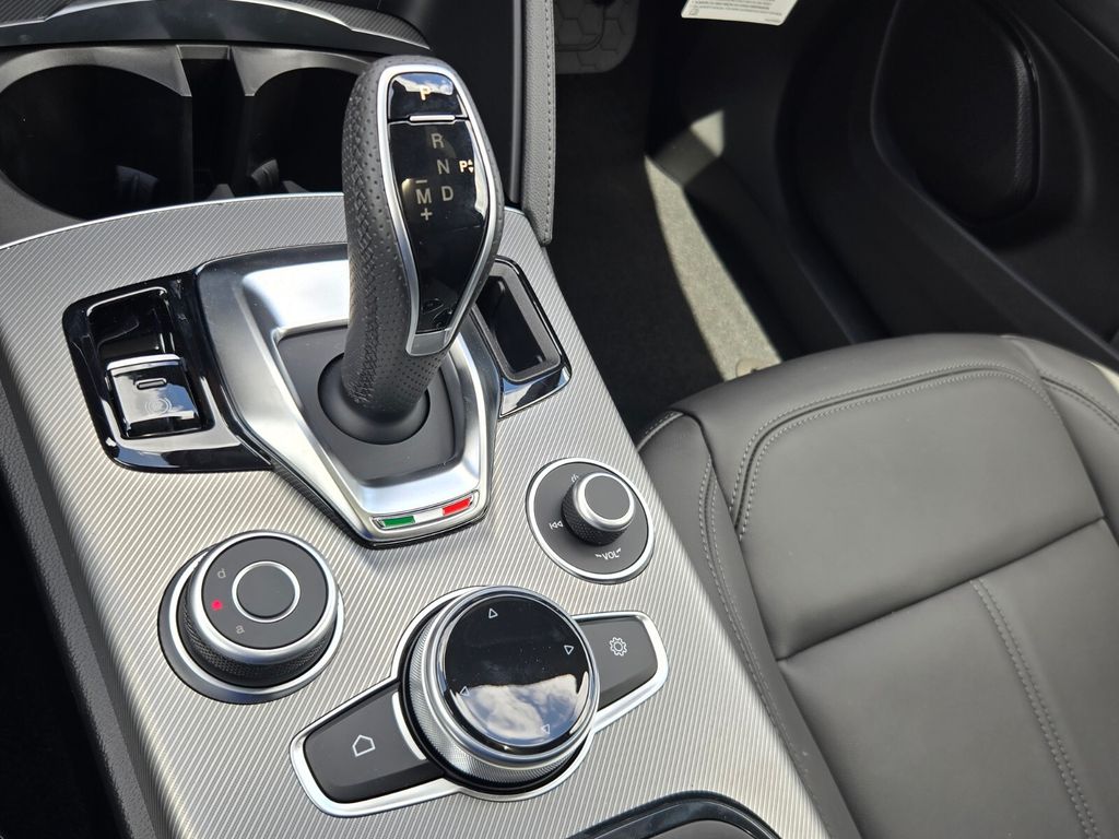 2026 Alfa Romeo Stelvio Base - Photo 11