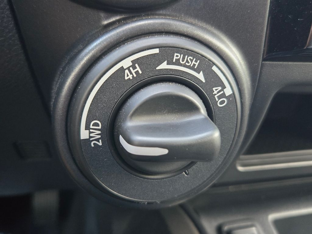 2024 Nissan Titan SV - Photo 20