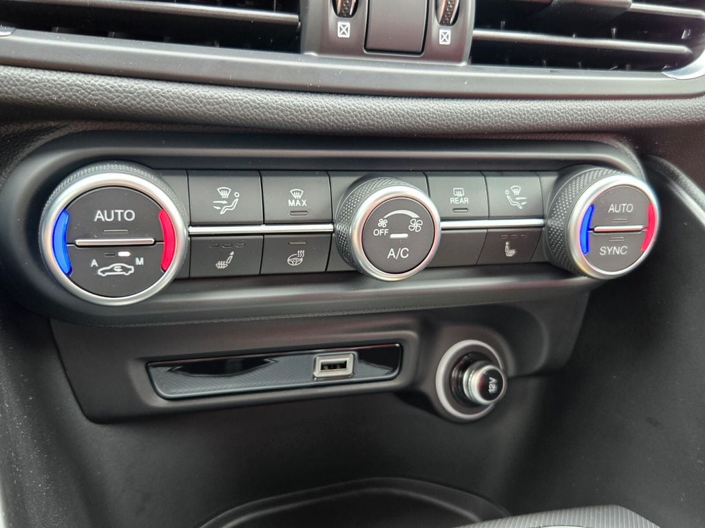 2026 Alfa Romeo Giulia Base - Photo 9