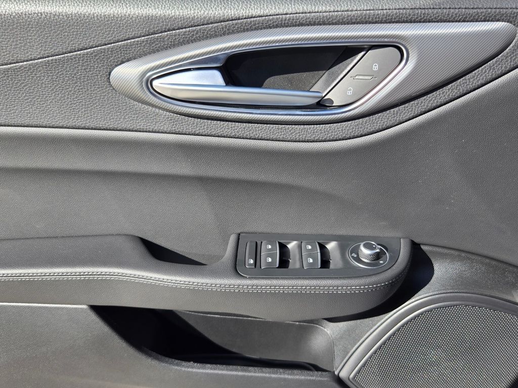 2025 Alfa Romeo Giulia Base - Photo 16