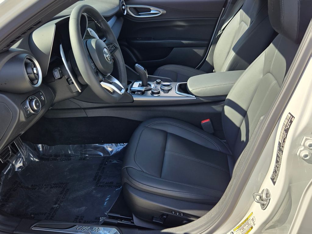 2025 Alfa Romeo Giulia Base - Photo 6